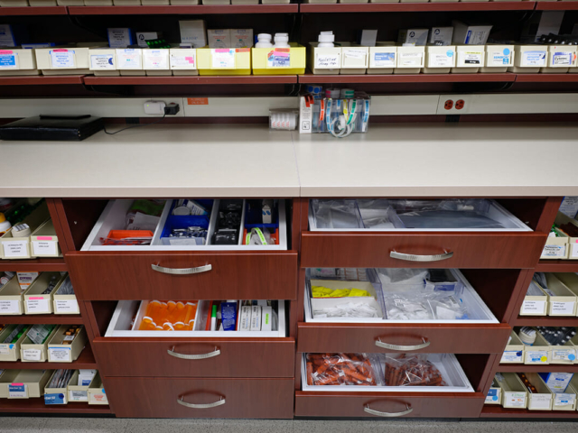 pharmacy-casework-with-tilt-drawers